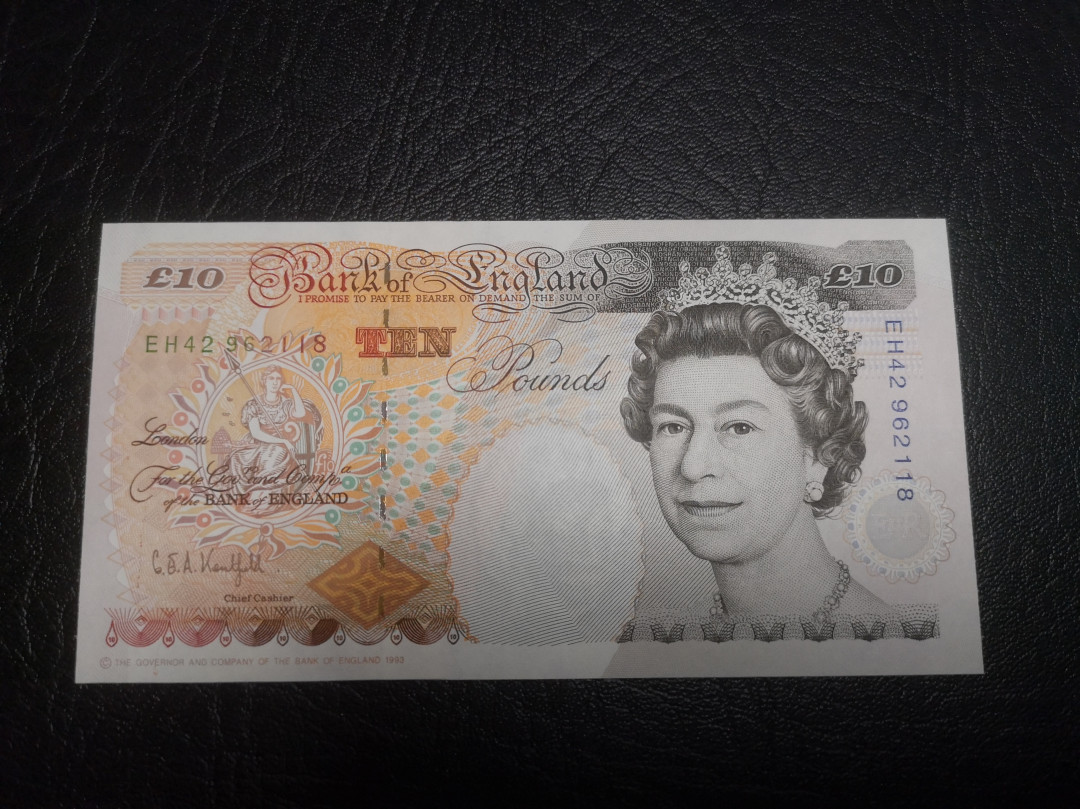 《外钞收藏家》第七十二期拍卖 英国E序列10镑 全新unc