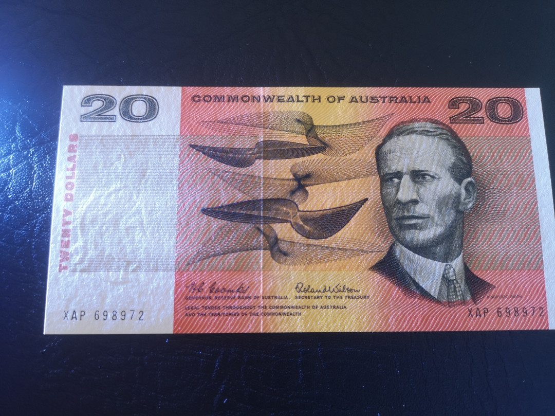 《外钞收藏家》第七十二期拍卖 澳大利亚20 无折 有潮斑