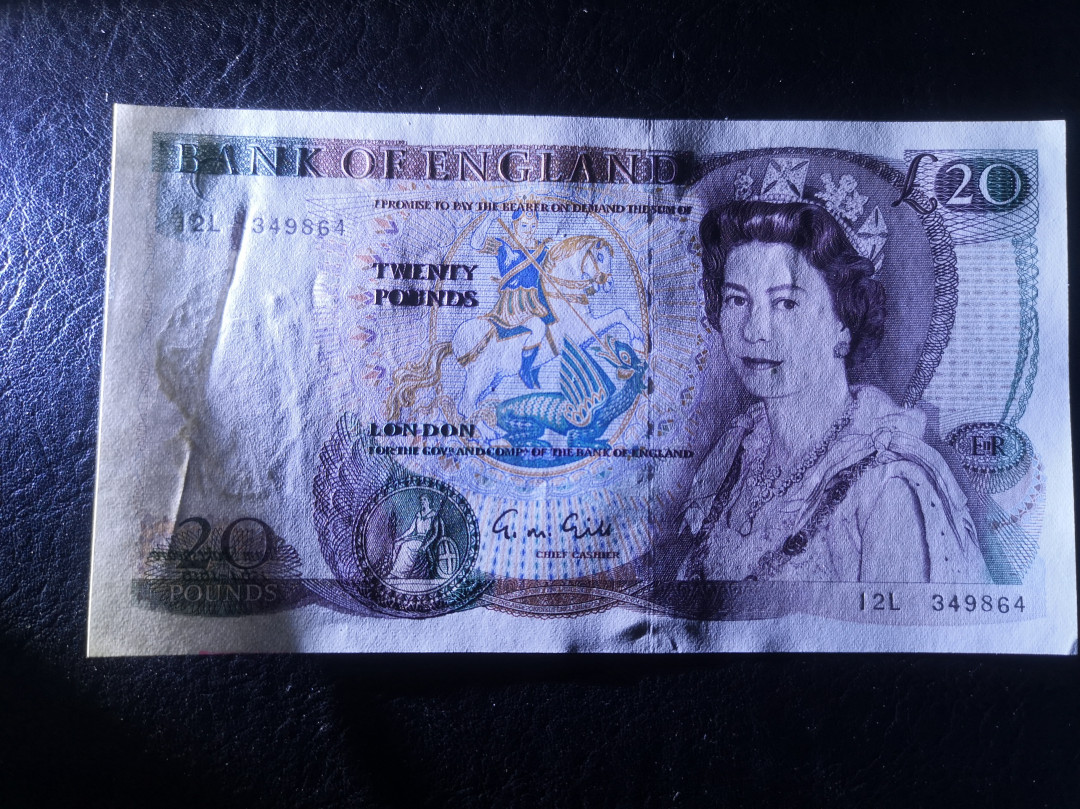 《外钞收藏家》第七十二期拍卖 英国D序列20镑 unc-有一道压痕 其他不错