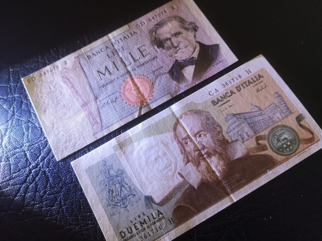 《外钞收藏家》第七十二期拍卖 意大利1000、2000两张小票 au品相