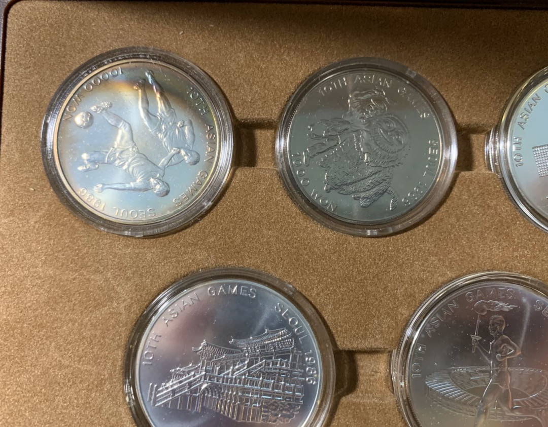 紫瑗钱币—微拍第三期  韩国 1986年 汉城奥运会 5枚套（4枚银币） 原盒证书