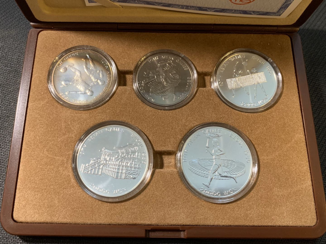紫瑗钱币—微拍第三期  韩国 1986年 汉城奥运会 5枚套（4枚银币） 原盒证书