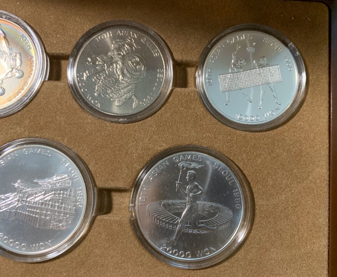 紫瑗钱币—微拍第三期  韩国 1986年 汉城奥运会 5枚套（4枚银币） 原盒证书
