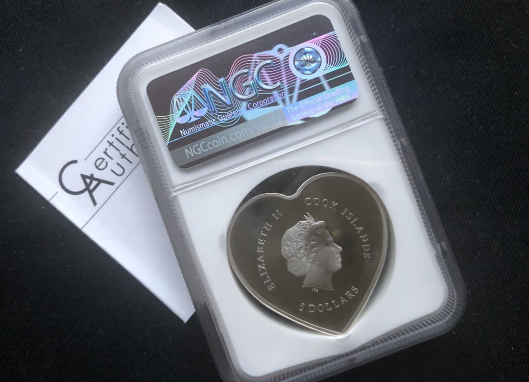 【币观天下】第九十三期钱币拍卖 【库克】2014情人节镶嵌施华洛斯奇水晶银币【首枚ngc70】