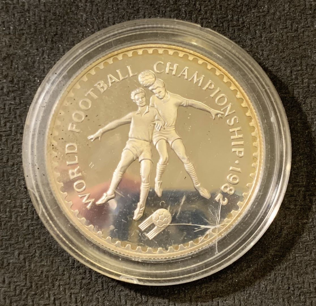 紫瑗钱币—微拍第六期  外国现代银币场 莱索托 1982年 西班牙世界杯 10马洛蒂 银币 23.33克 0.925银