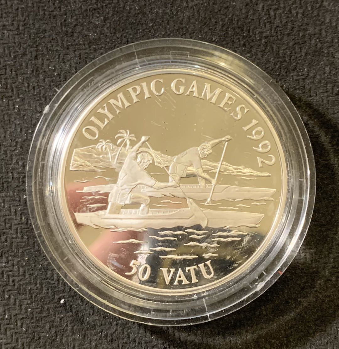 紫瑗钱币—微拍第六期  外国现代银币场 瓦努阿图 1992年 划船 50元 31.47克 0.925银
