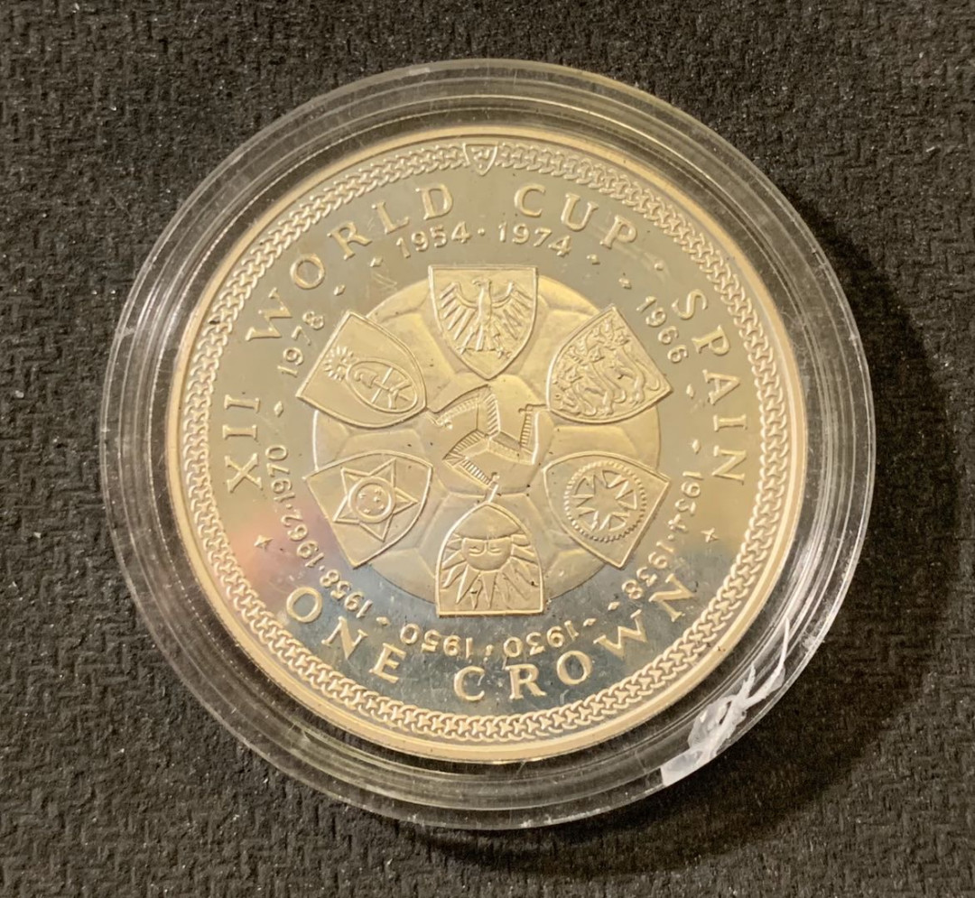 紫瑗钱币—微拍第六期  外国现代银币场 马恩岛 1982年 世界杯 1克朗 28.28克 0.925银 