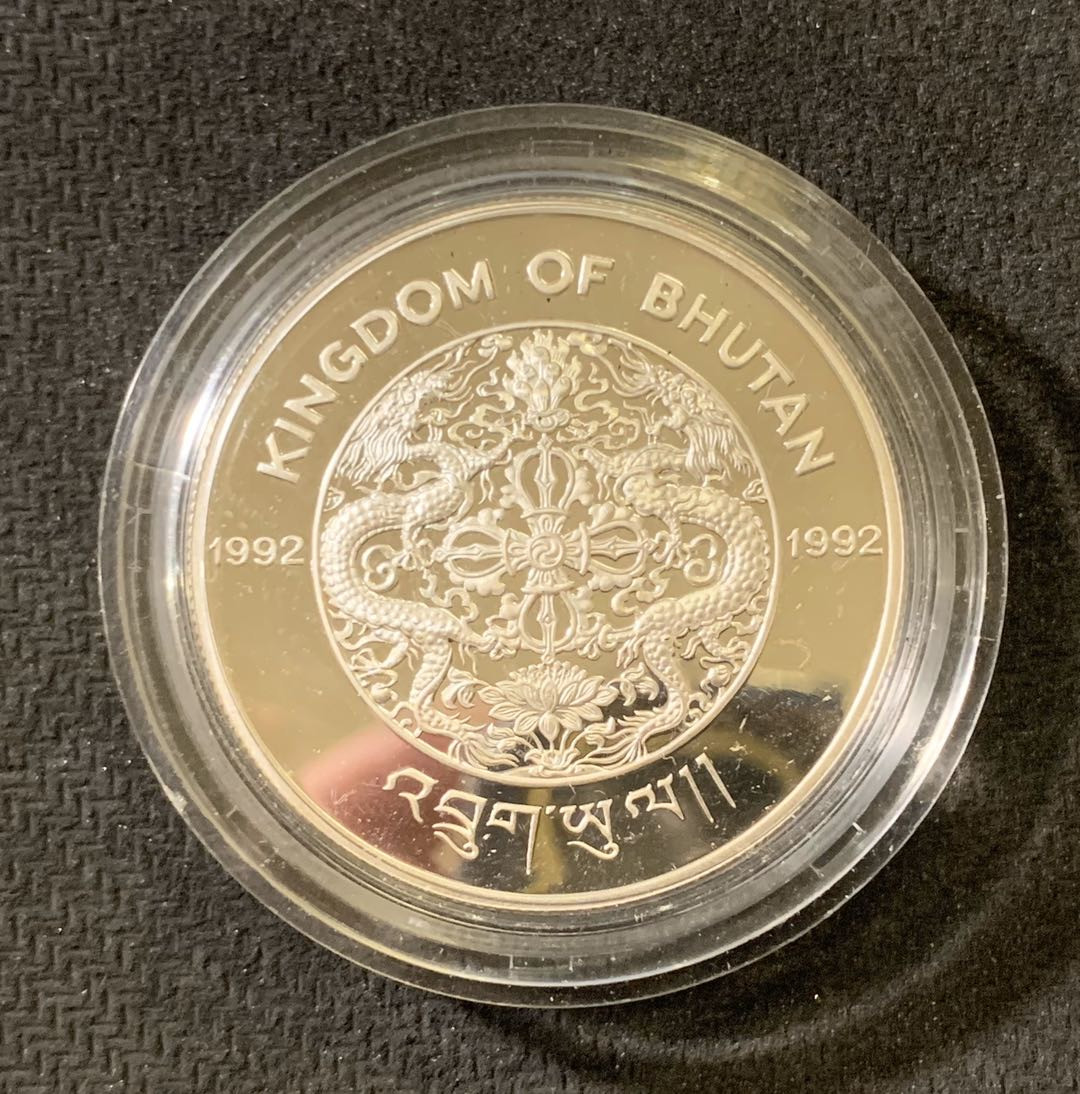 紫瑗钱币—微拍第六期  外国现代银币场 不丹 1992年 滑雪 300努尔特鲁姆 31.5克 0.925银 精制