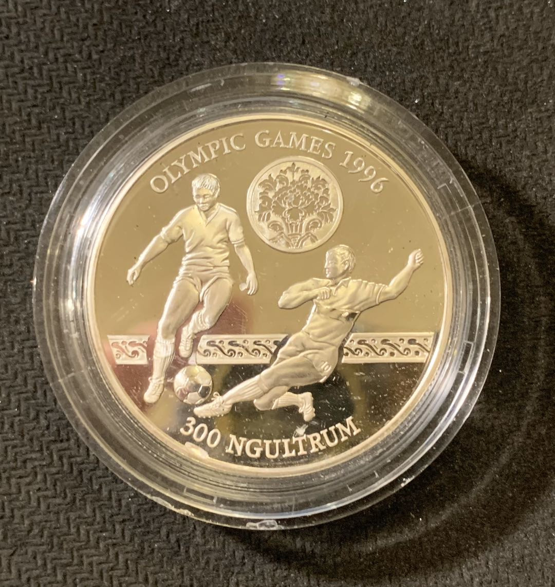 紫瑗钱币—微拍第六期  外国现代银币场 不丹 1993年 足球 300努尔特鲁姆 31.5克 0.925银 精制