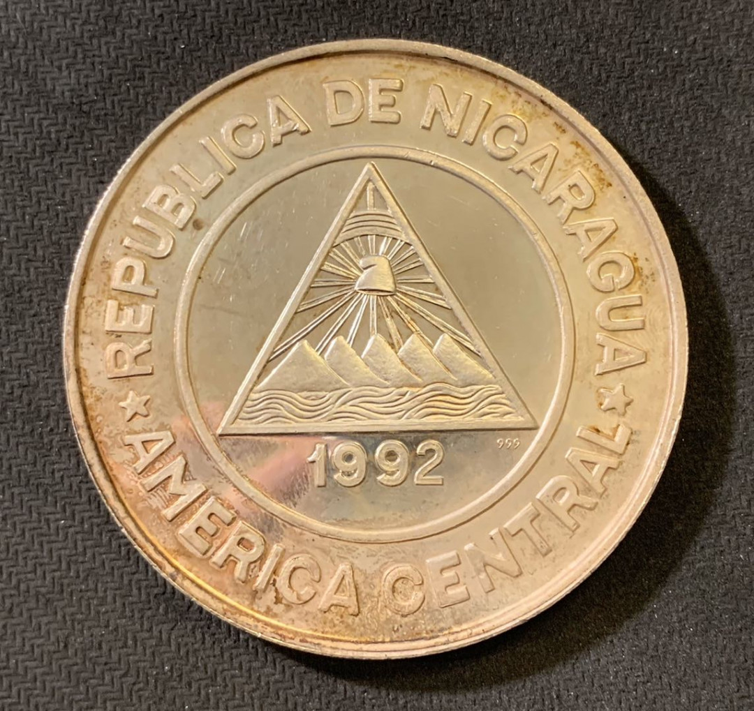 紫瑗钱币—微拍第六期  外国现代银币场 尼加拉瓜 1992年 西班牙王室访问 250科多巴 171.07克 0.925银