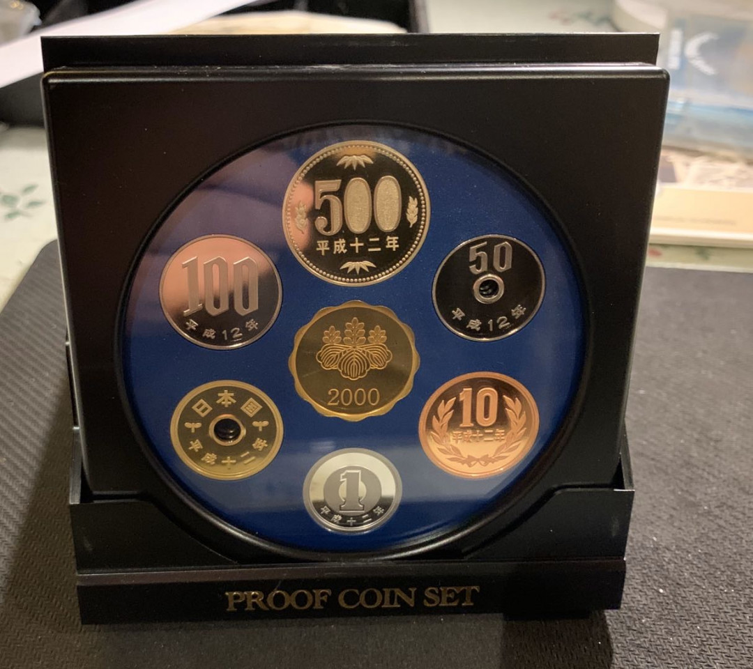 紫瑗钱币—微拍第七期   日本 2000年 1—500丹 精制套装 带银章 小方盒