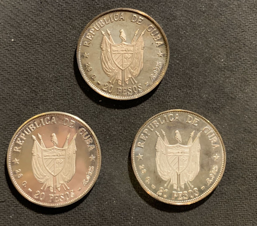 紫瑗钱币—微拍第七期   古巴 1977年 革命任务 10比索 三枚套 原盒
