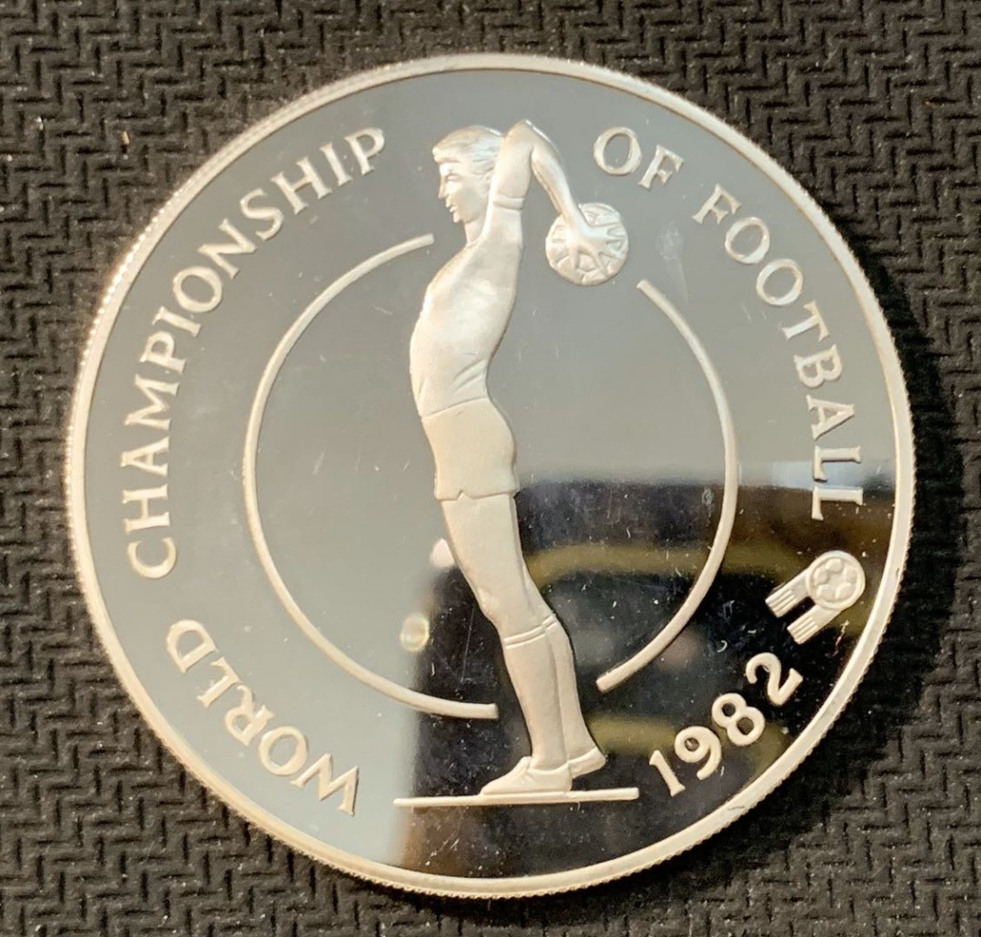 紫瑗钱币—微拍第11期  中外现代银币场 牙买加 1982年 西班牙世界杯 界外球 10元 23克 0.925银 精制