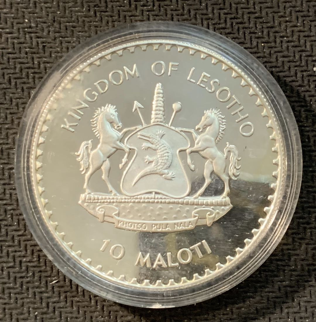 紫瑗钱币—微拍第11期  中外现代银币场 莱索托 1982年 西班牙世界杯 争球 10马洛蒂 银币 23.33克 0.925银 精制