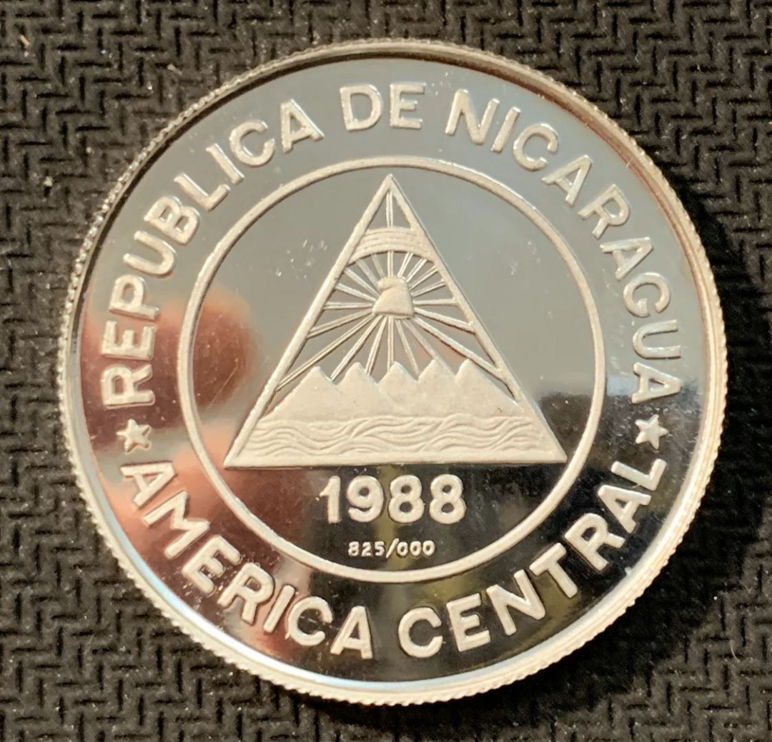 紫瑗钱币—微拍第11期  中外现代银币场 尼加拉瓜 1988年 卡尔加里冬奥会 滑雪 50科多巴 16.6克 0.825银 精制