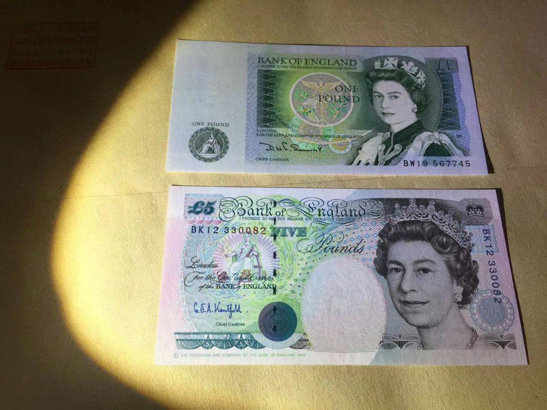 【收藏联盟】第113期拍卖——末代君主 【一组2张】英国E序列1993皇冠版5镑纸币、D序列1镑 女王纸币 全新UNC 史蒂芬森、牛顿