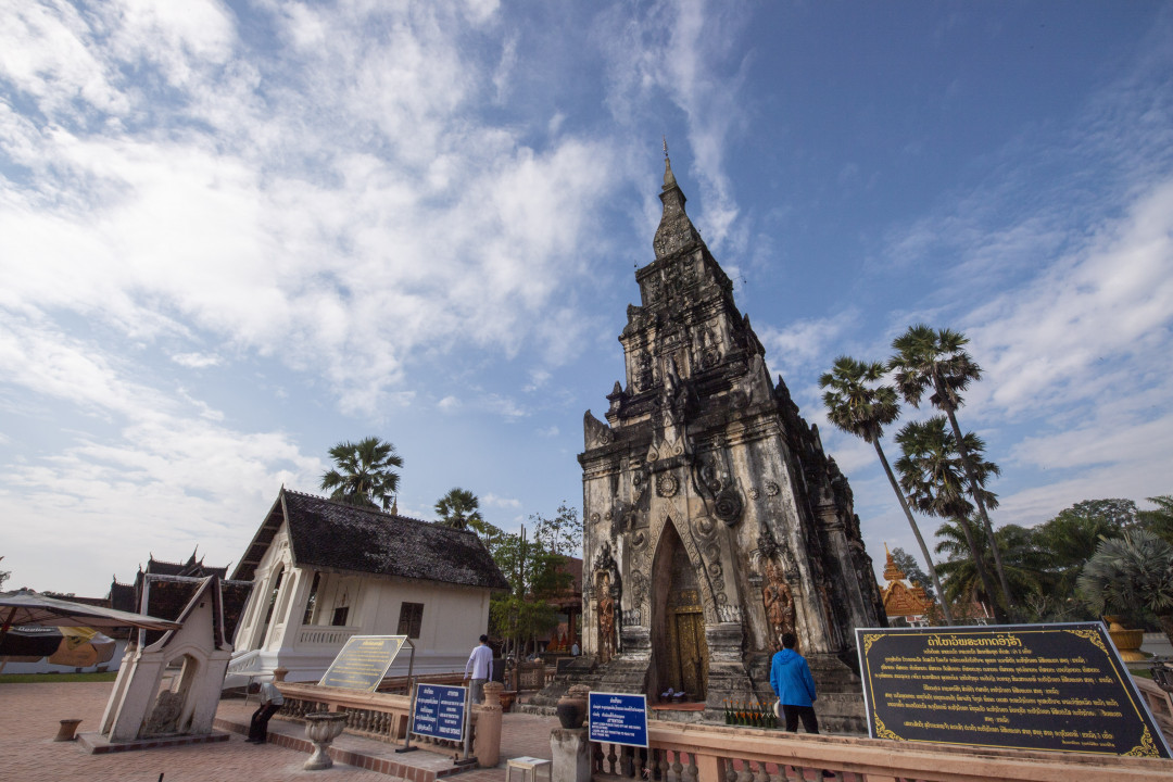 【收藏联盟】第113期拍卖——末代君主 【一组3张小套】老挝1957年1、5、10基普p1a、p2a、p3a 彩色防伪点版极稀少 非常见b版 全新UNC