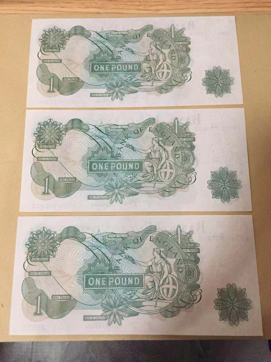 【收藏联盟】第113期拍卖——末代君主 【一组3张连号 包含一张222豹子号】英国C序列 1镑 女王纸币 全新UNC