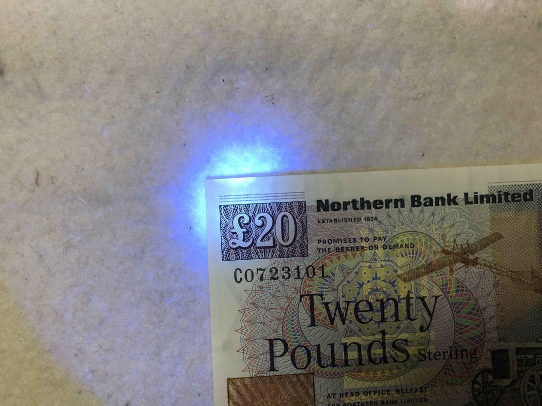 【收藏联盟】第113期拍卖——末代君主 北爱尔兰 1988年 20镑 UNC- 有黄斑和荧光反应