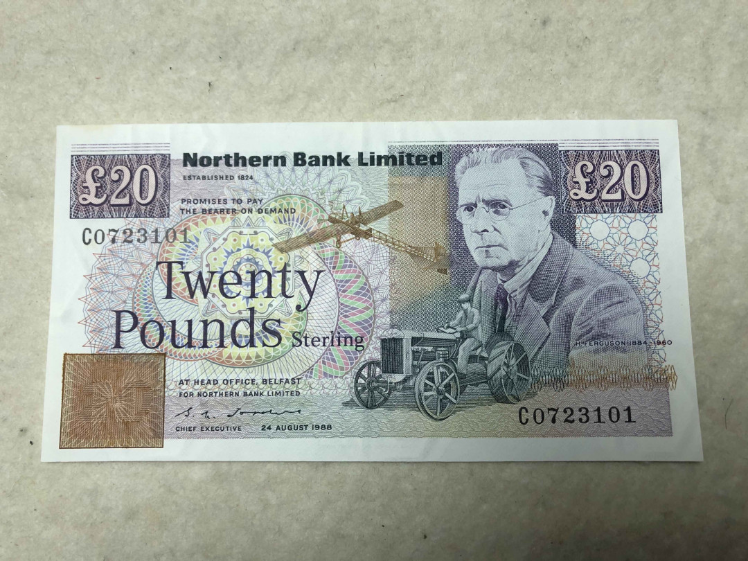 【收藏联盟】第113期拍卖——末代君主 北爱尔兰 1988年 20镑 UNC- 有黄斑和荧光反应