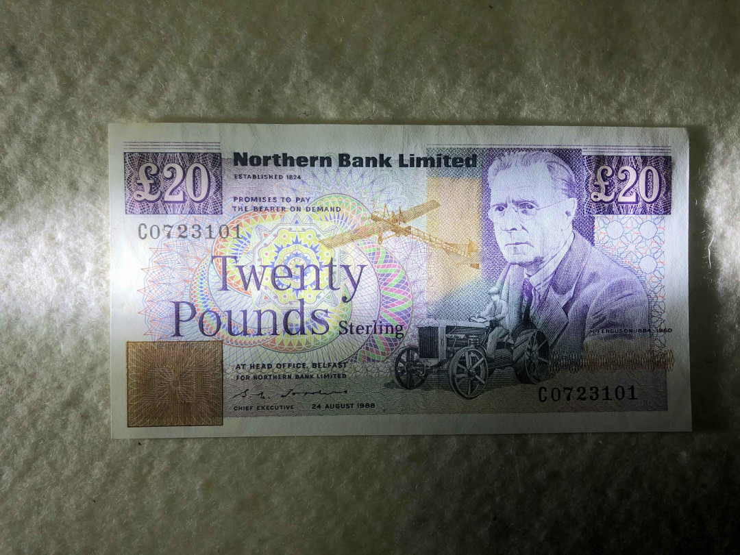 【收藏联盟】第113期拍卖——末代君主 北爱尔兰 1988年 20镑 UNC- 有黄斑和荧光反应