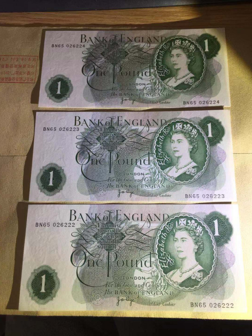 【收藏联盟】第113期拍卖——末代君主 【一组3张连号 包含一张222豹子号】英国C序列 1镑 女王纸币 全新UNC