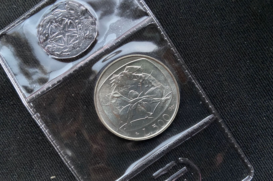 【币观天下】第九十五期钱币拍卖 【意大利】意大利1987年500里拉国际家庭年原封纪念银币