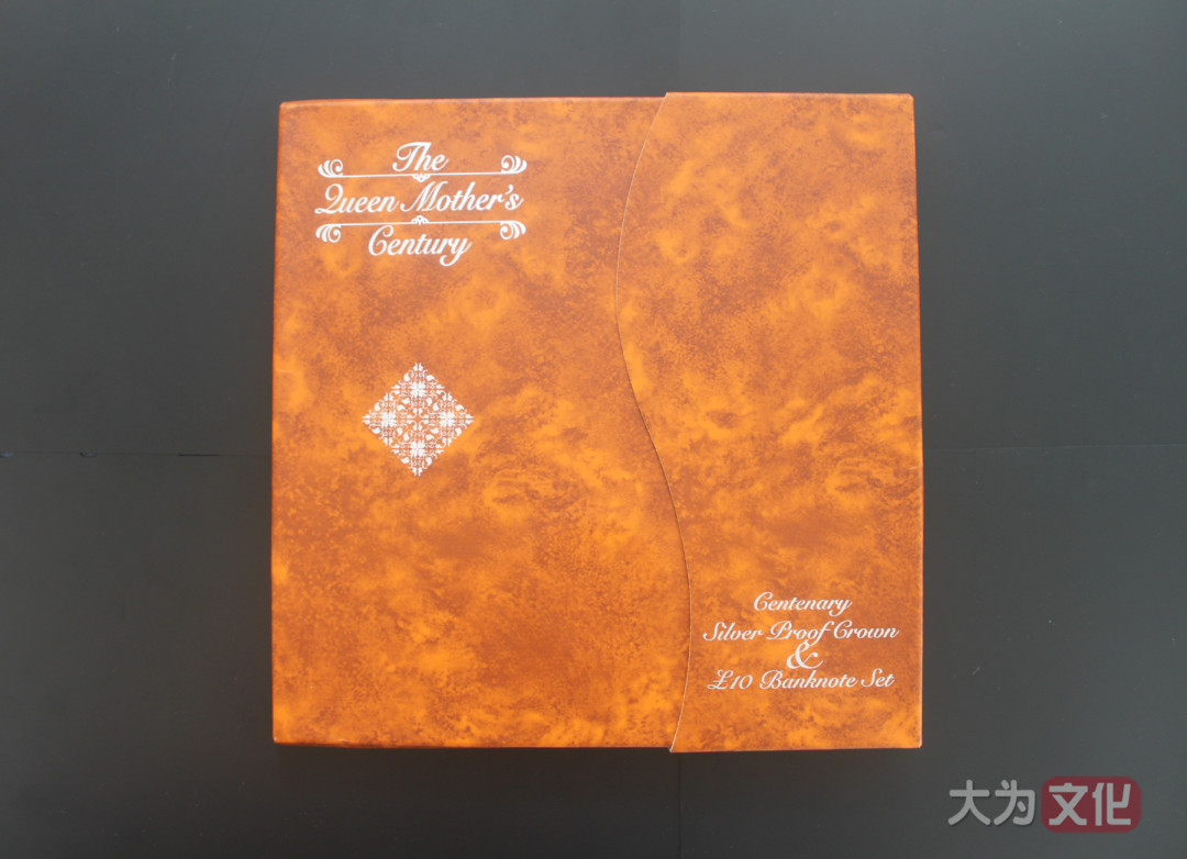 【大为文化】    世界纸币 / 冬拍 / 第二期    【2019】    英国  英国女王(伊丽莎白二世)母亲诞辰100周年纪念册装  2000年 