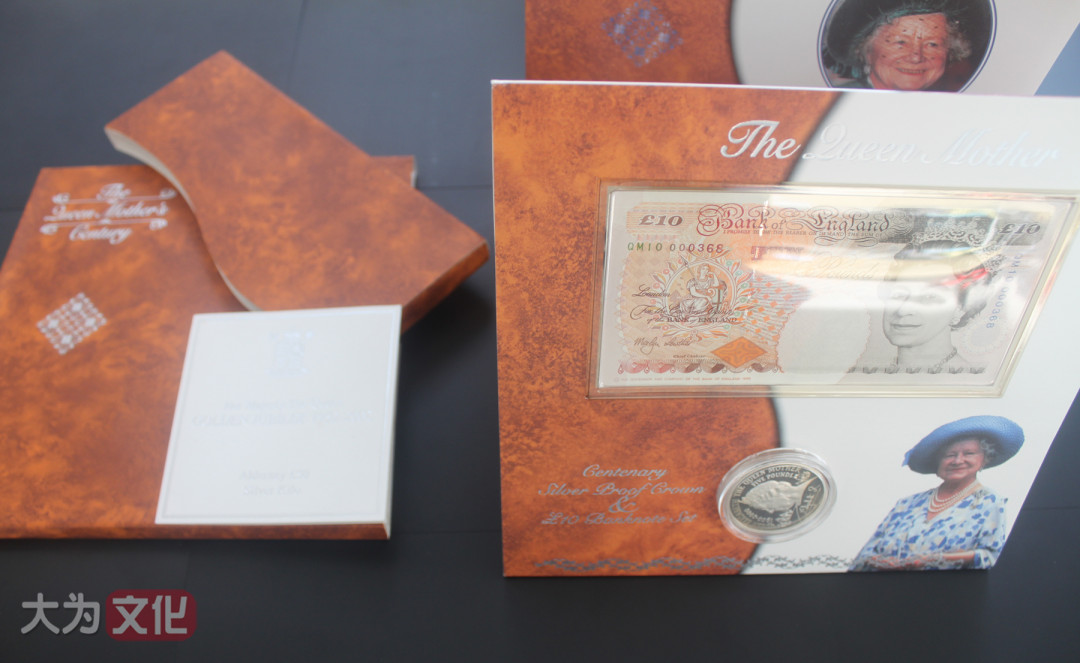 【大为文化】    世界纸币 / 冬拍 / 第二期    【2019】    英国  英国女王(伊丽莎白二世)母亲诞辰100周年纪念册装  2000年 
