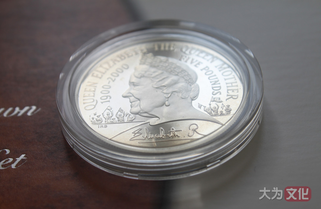 【大为文化】    世界纸币 / 冬拍 / 第二期    【2019】    英国  英国女王(伊丽莎白二世)母亲诞辰100周年纪念册装  2000年 