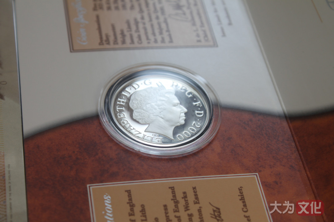 【大为文化】    世界纸币 / 冬拍 / 第二期    【2019】    英国  英国女王(伊丽莎白二世)母亲诞辰100周年纪念册装  2000年 