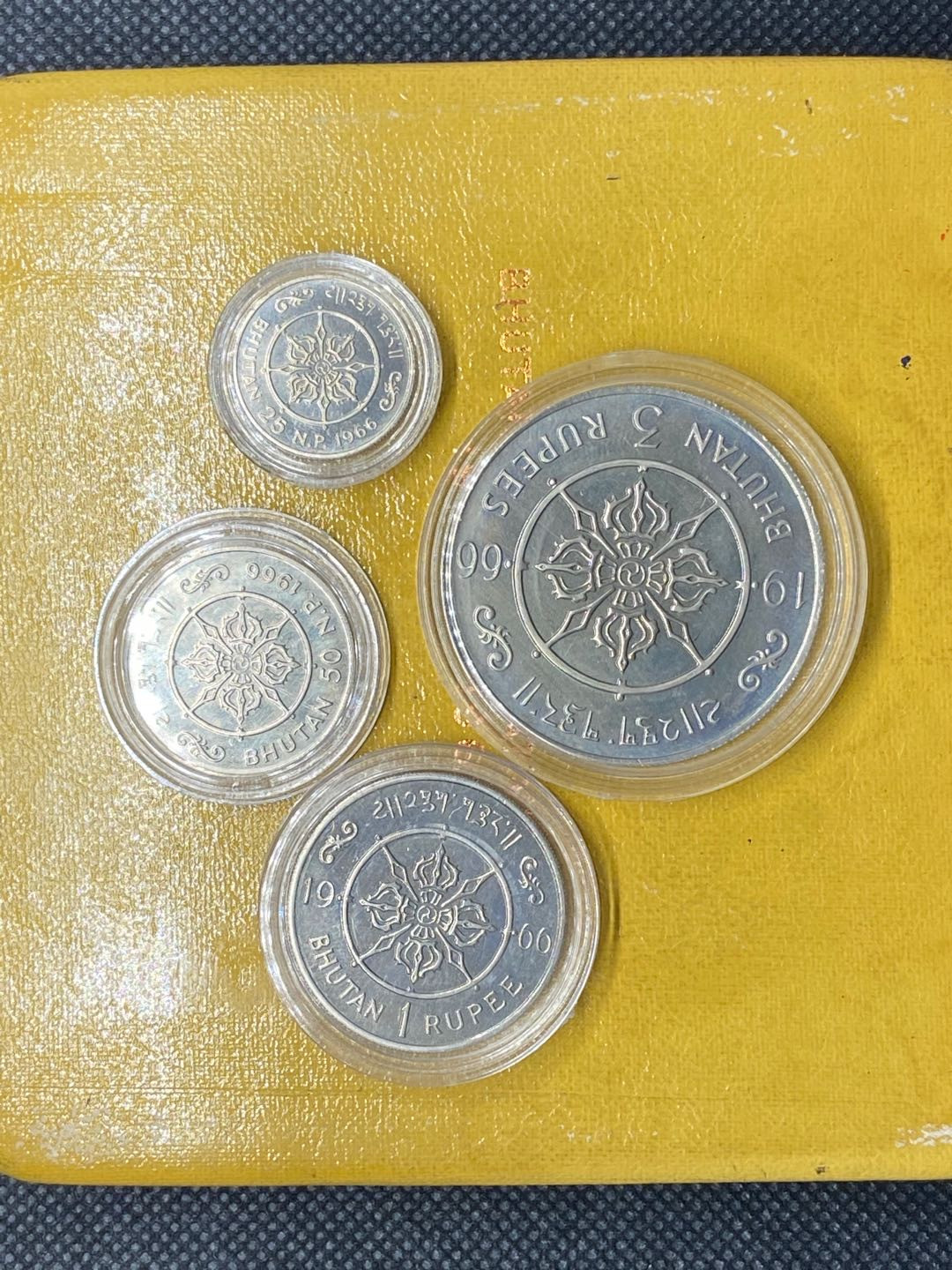 【币观天下】第九十五期钱币拍卖 【不丹】不丹1966年盒装proof精制套币4枚～