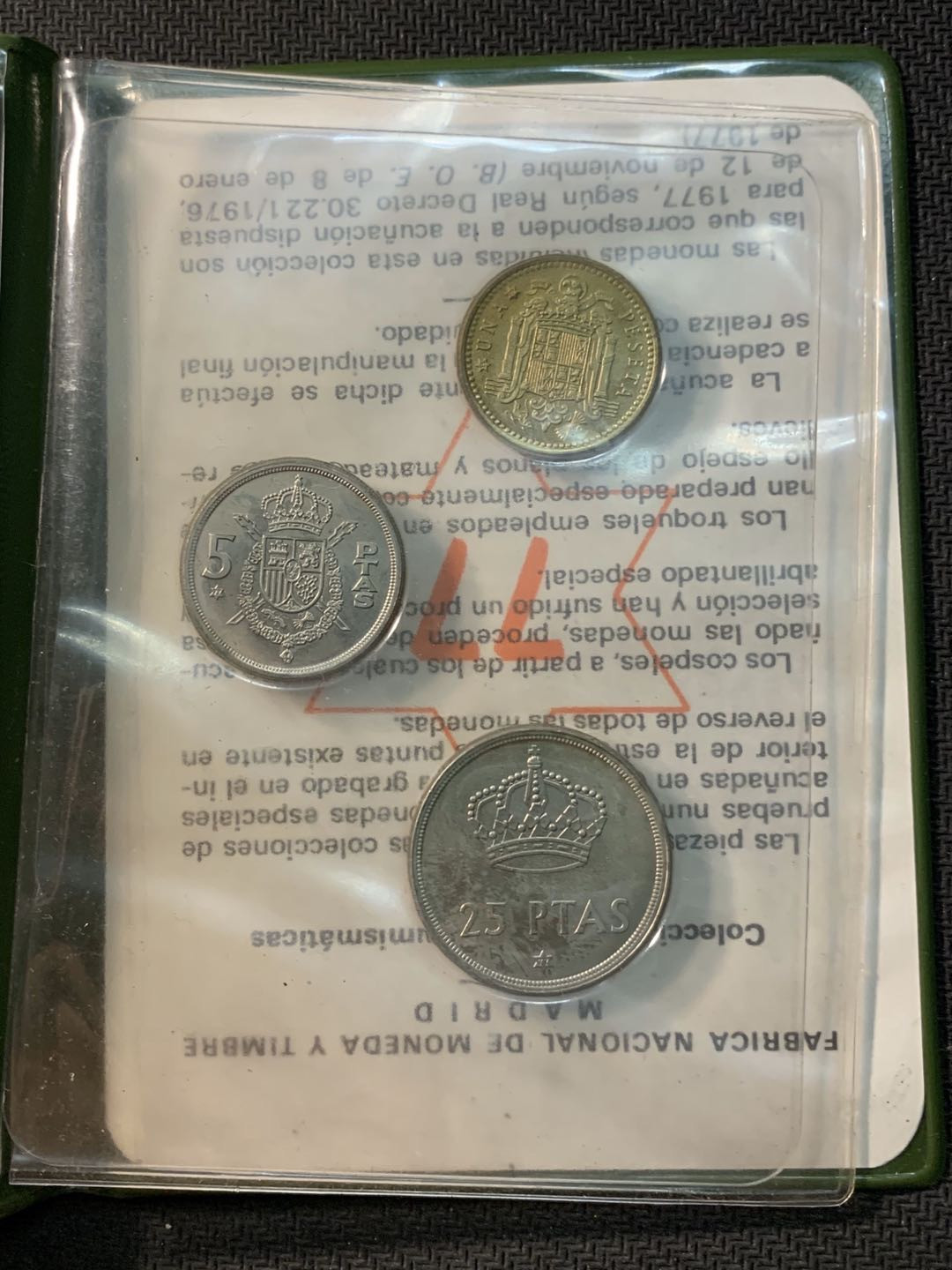 紫瑗钱币—微拍第12期  西班牙 1977年 1 5 25 比塞塔 原厂册