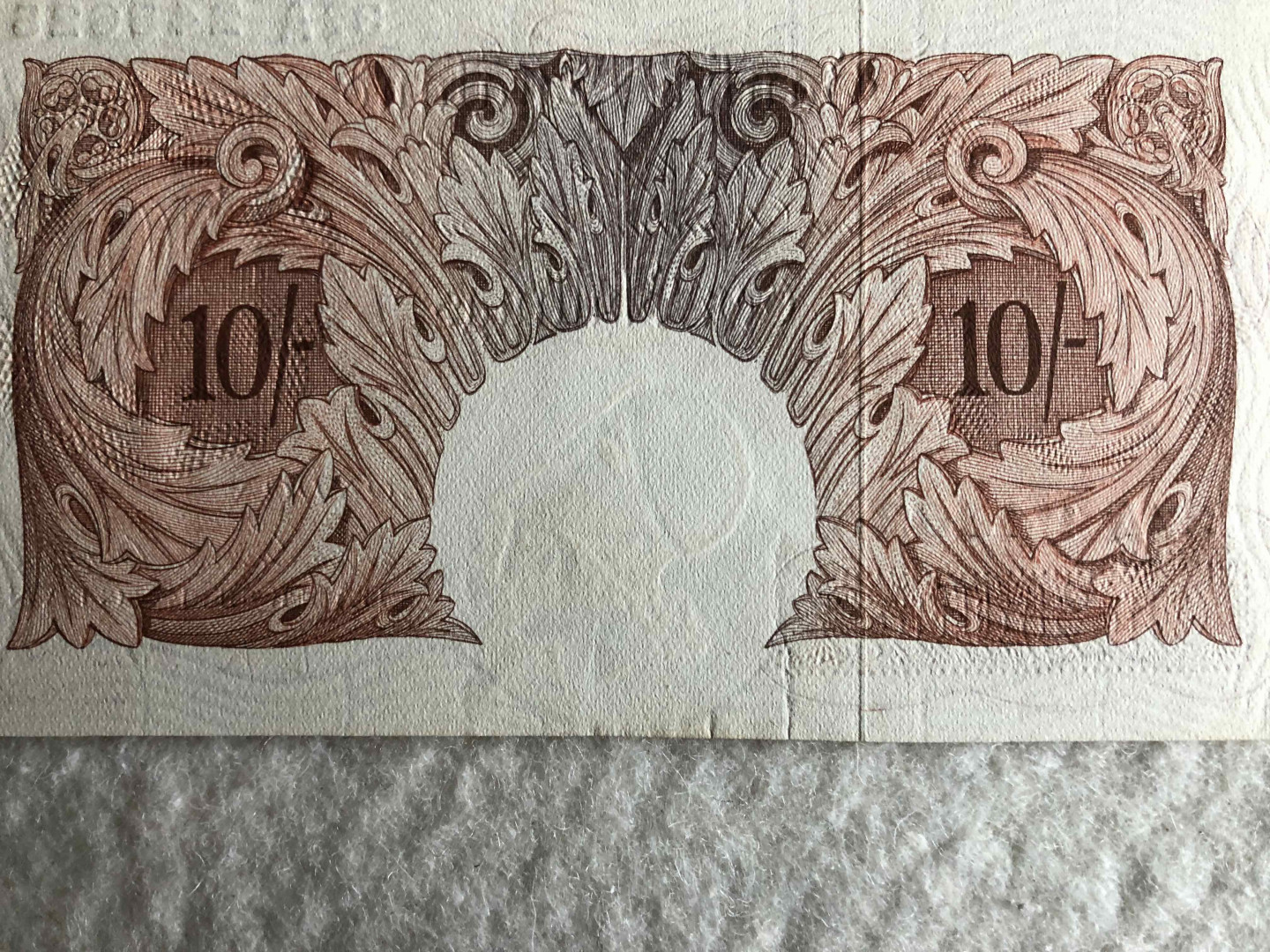 【收藏联盟】第114期拍卖（2019收官之作）——爪哇舞者 【一组6张】英国A序列10先令及1镑共4张 VF-UNC & C序列共2张 UNC 女王纸币 品相详情见图片测光图及紫光图