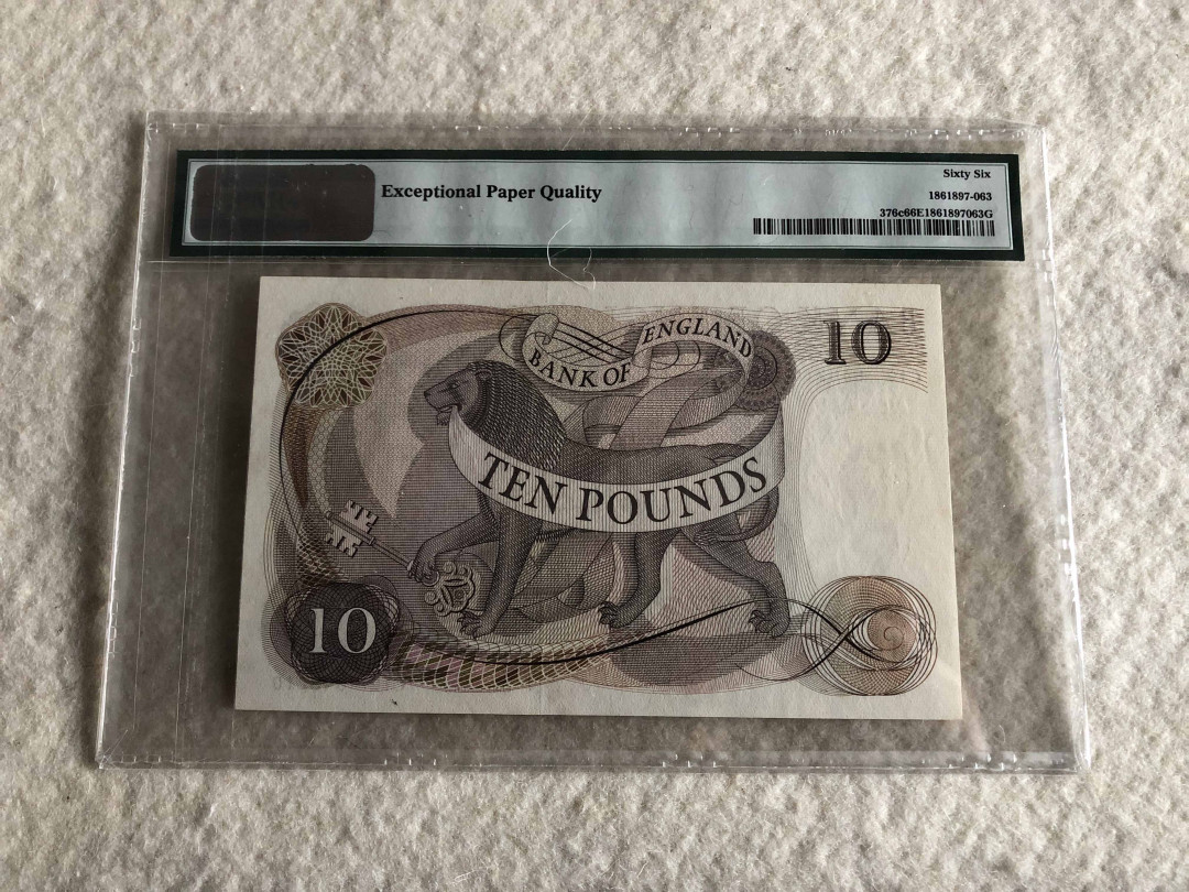 【收藏联盟】第114期拍卖（2019收官之作）——爪哇舞者 英国C序列 1970-75年 10镑 PMG66EPQ  page签名 女王纸币 狮徽