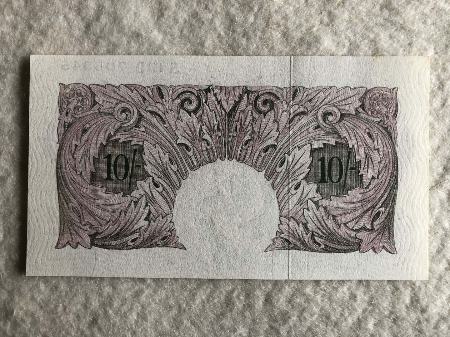 【收藏联盟】第114期拍卖（2019收官之作）——爪哇舞者 【一组6张】英国A序列10先令及1镑共4张 VF-UNC & C序列共2张 UNC 女王纸币 品相详情见图片测光图及紫光图