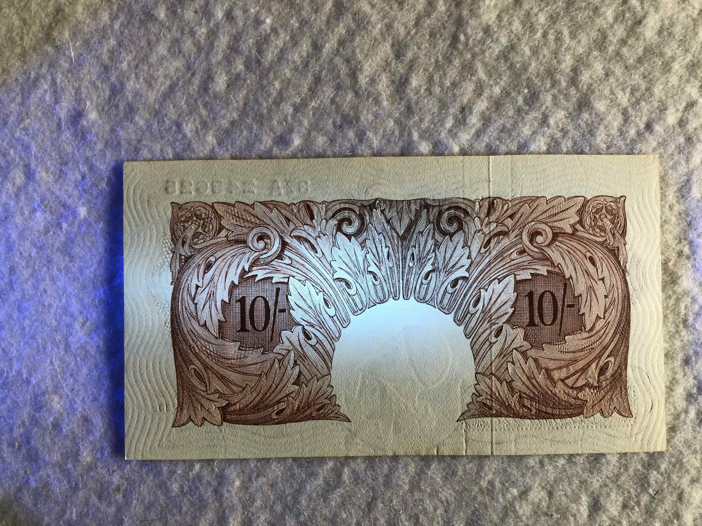 【收藏联盟】第114期拍卖（2019收官之作）——爪哇舞者 【一组6张】英国A序列10先令及1镑共4张 VF-UNC & C序列共2张 UNC 女王纸币 品相详情见图片测光图及紫光图