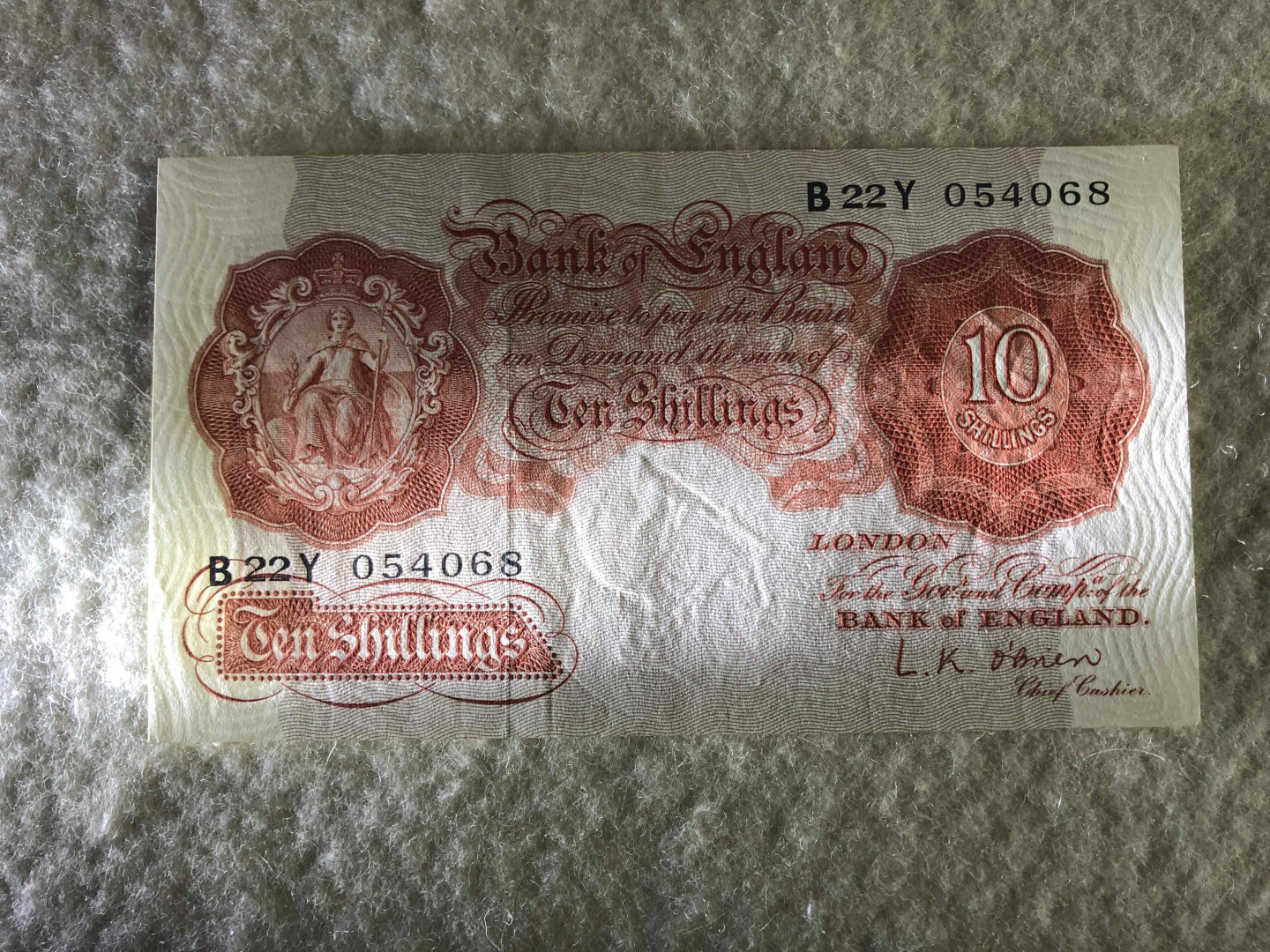 【收藏联盟】第114期拍卖（2019收官之作）——爪哇舞者 【一组6张】英国A序列10先令及1镑共4张 VF-UNC & C序列共2张 UNC 女王纸币 品相详情见图片测光图及紫光图