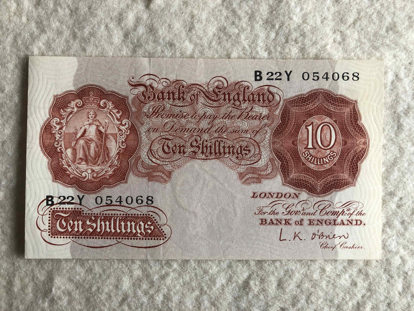 【收藏联盟】第114期拍卖（2019收官之作）——爪哇舞者 【一组6张】英国A序列10先令及1镑共4张 VF-UNC & C序列共2张 UNC 女王纸币 品相详情见图片测光图及紫光图