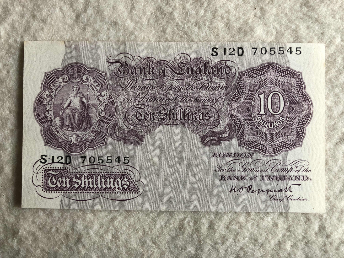 【收藏联盟】第114期拍卖（2019收官之作）——爪哇舞者 【一组6张】英国A序列10先令及1镑共4张 VF-UNC & C序列共2张 UNC 女王纸币 品相详情见图片测光图及紫光图