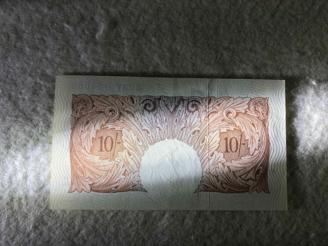 【收藏联盟】第114期拍卖（2019收官之作）——爪哇舞者 【一组6张】英国A序列10先令及1镑共4张 VF-UNC & C序列共2张 UNC 女王纸币 品相详情见图片测光图及紫光图