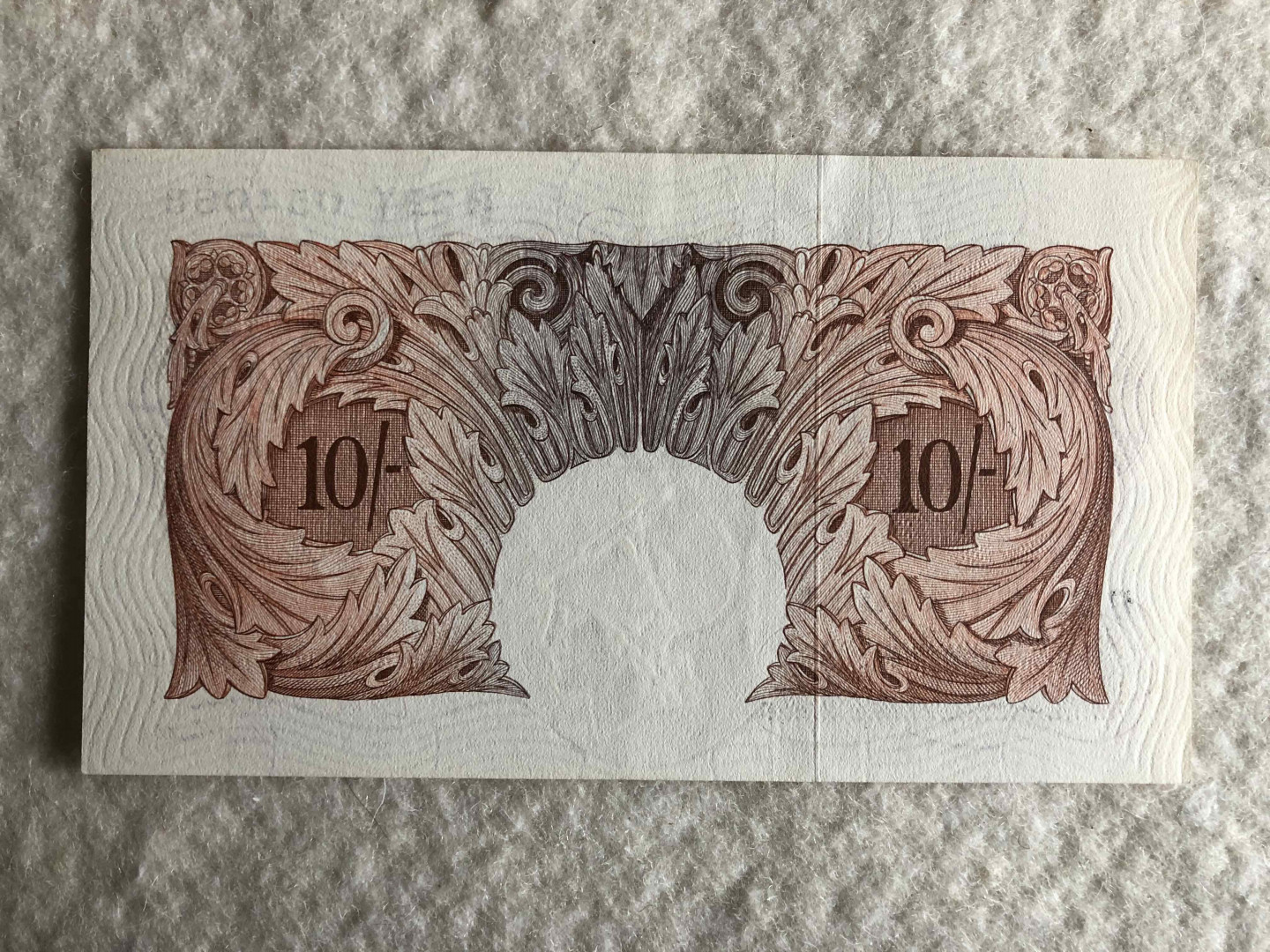 【收藏联盟】第114期拍卖（2019收官之作）——爪哇舞者 【一组6张】英国A序列10先令及1镑共4张 VF-UNC & C序列共2张 UNC 女王纸币 品相详情见图片测光图及紫光图