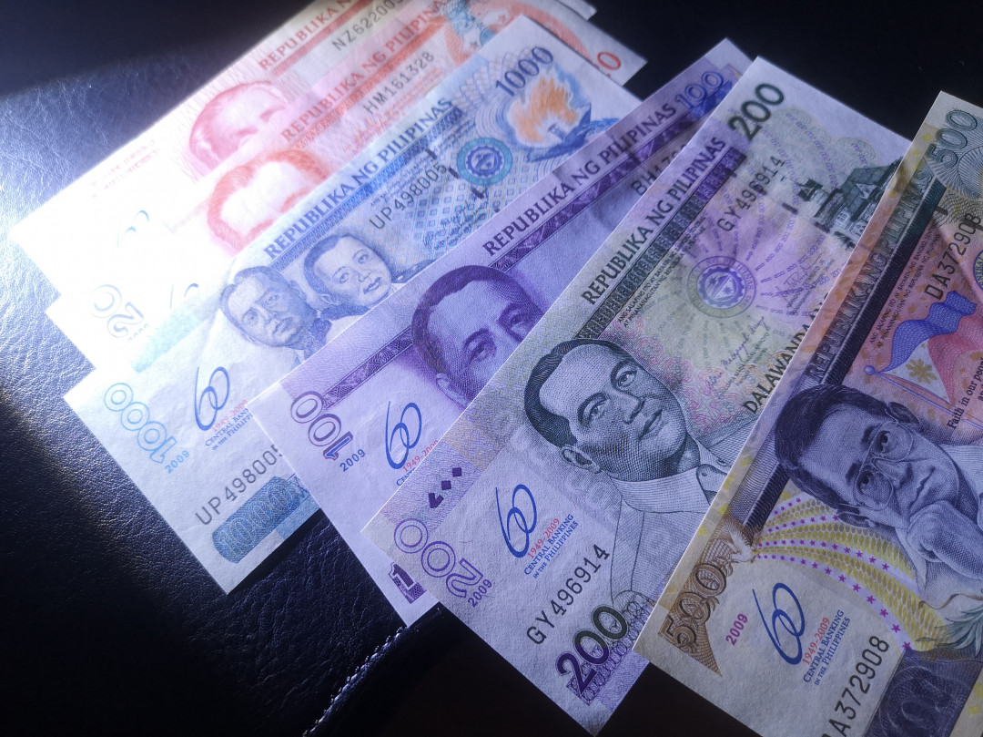 《外钞收藏家》第七十四期拍卖 菲律宾央行成立60周年纪念钞  全套 非常精美 全新unc