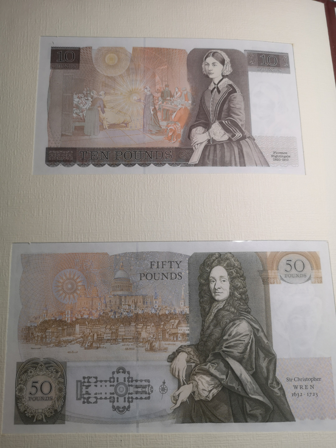 《外钞收藏家》第七十四期拍卖 英国同号钞 500526 册字精美 E序列5、20镑 D序列10、50镑 同一签名