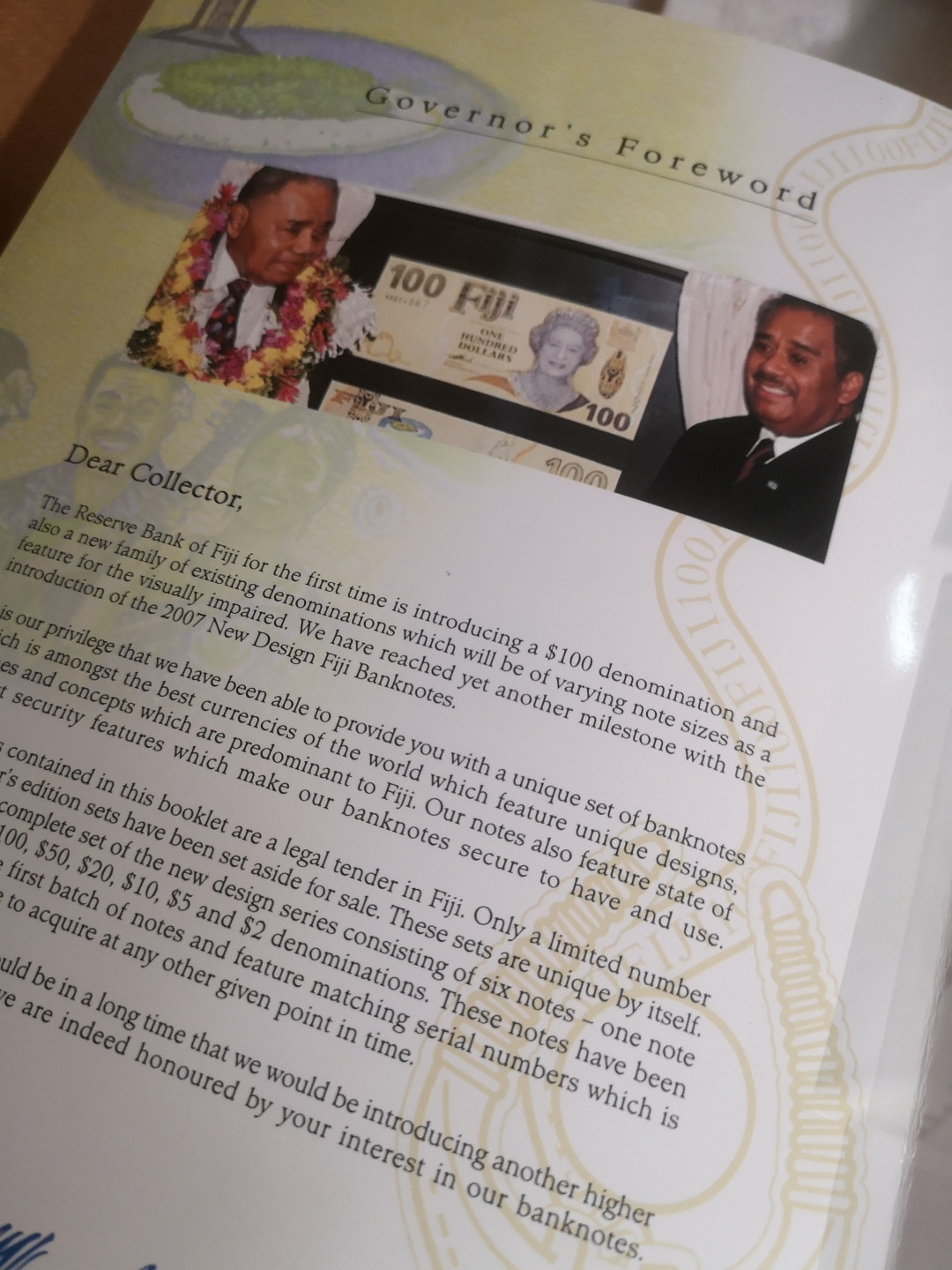 《外钞收藏家》第七十四期拍卖 斐济2007年女王版 全同号 1523 带折页 品相也很棒 全新unc