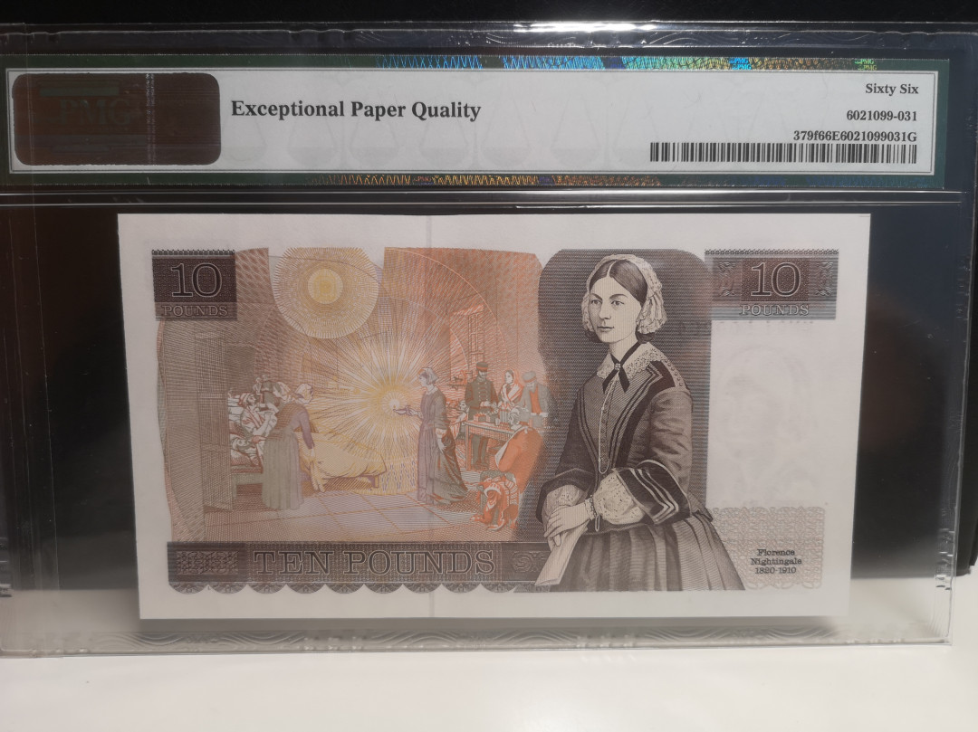 《外钞收藏家》第七十四期拍卖 英国E序列20镑 D序列10镑 全同号 同签名两张 pmg66