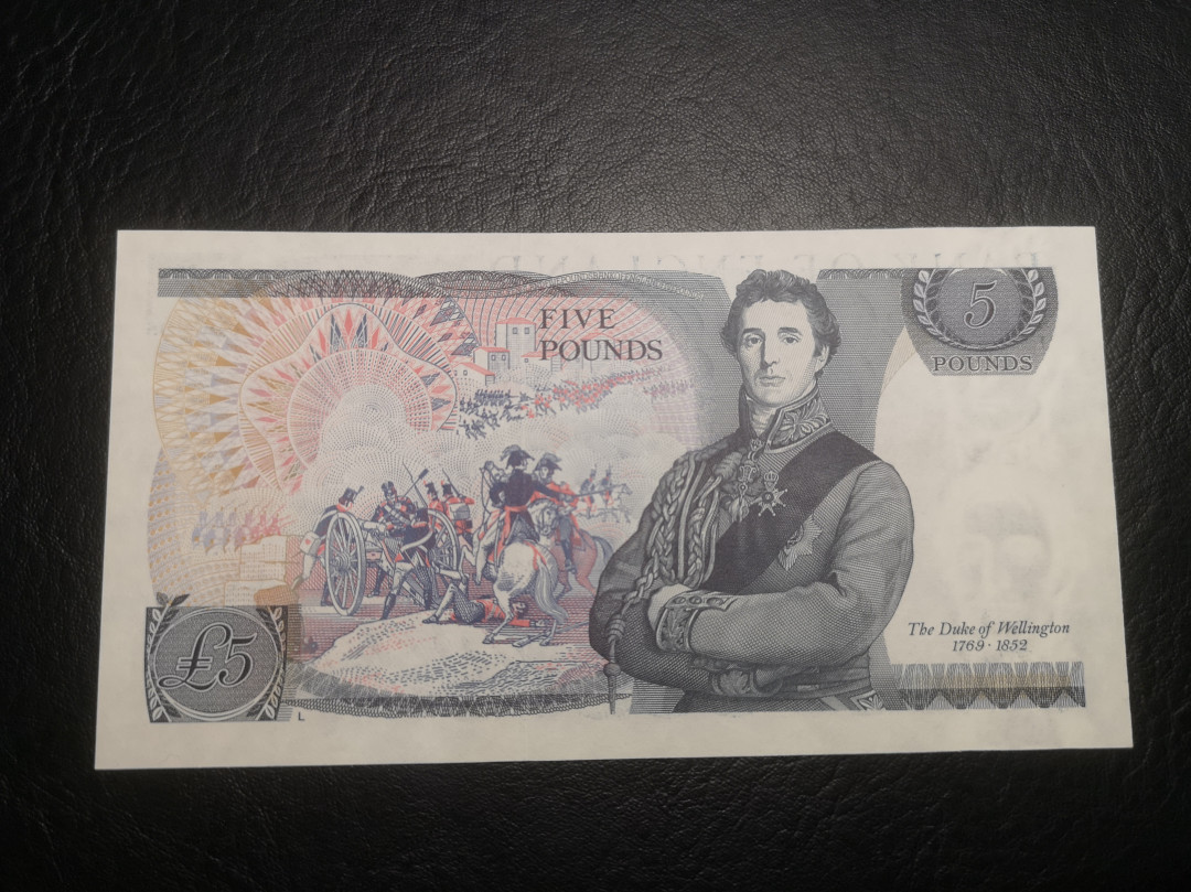《外钞收藏家》第七十四期拍卖 英镑经典D序列5镑 全新unc