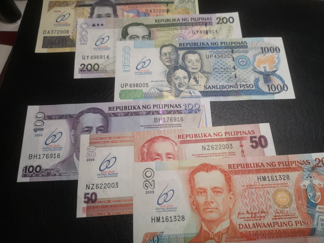 《外钞收藏家》第七十四期拍卖 菲律宾央行成立60周年纪念钞  全套 非常精美 全新unc