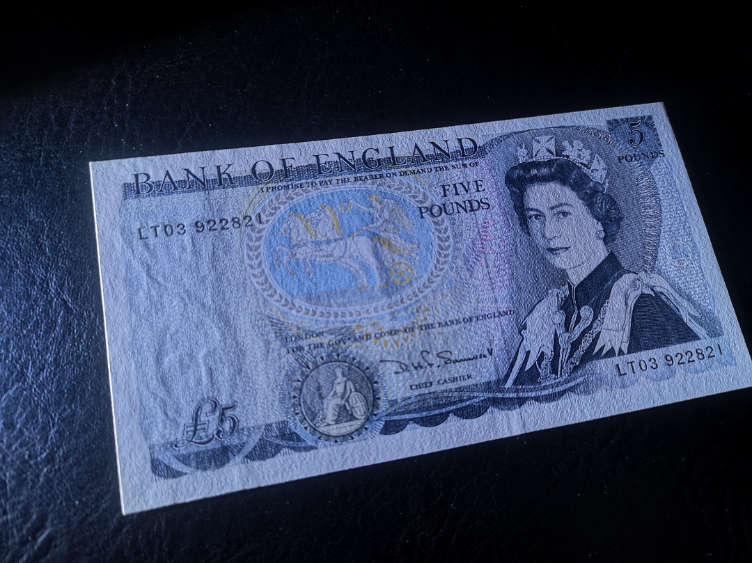 《外钞收藏家》第七十四期拍卖 英镑经典D序列5镑 全新unc