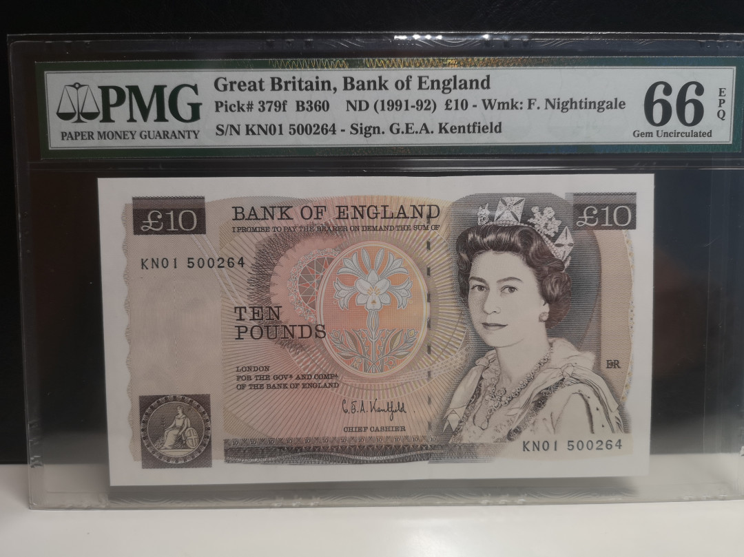 《外钞收藏家》第七十四期拍卖 英国E序列20镑 D序列10镑 全同号 同签名两张 pmg66